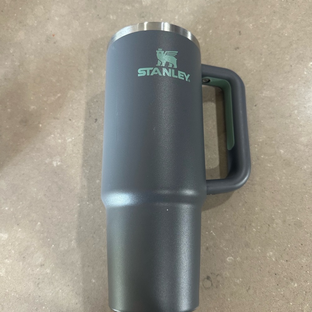 Stanley Charcoal-30oz